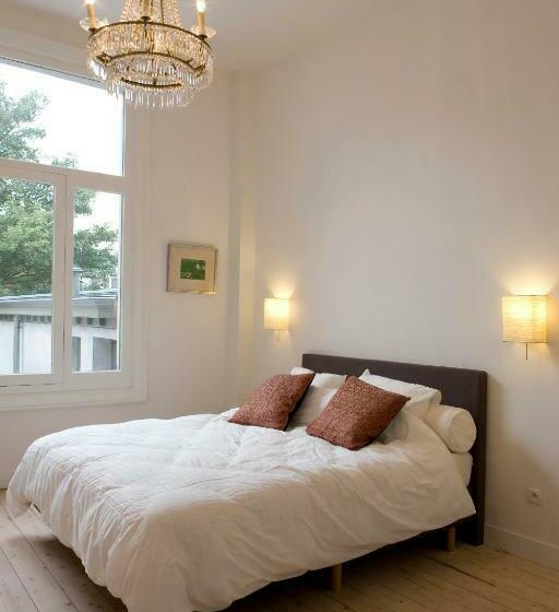 اتاق خانوادگی, Antwerp B&b