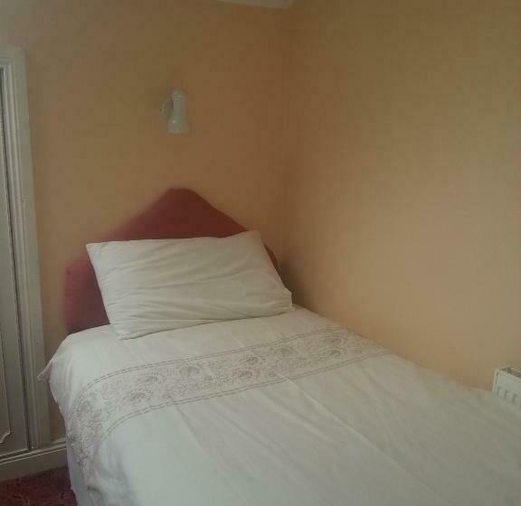 غرفة قياسية ثلاثية, Aran View   Radharc Arainn B&b