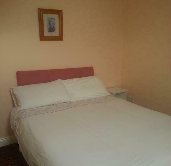 غرفة قياسية ثلاثية, Aran View   Radharc Arainn B&b