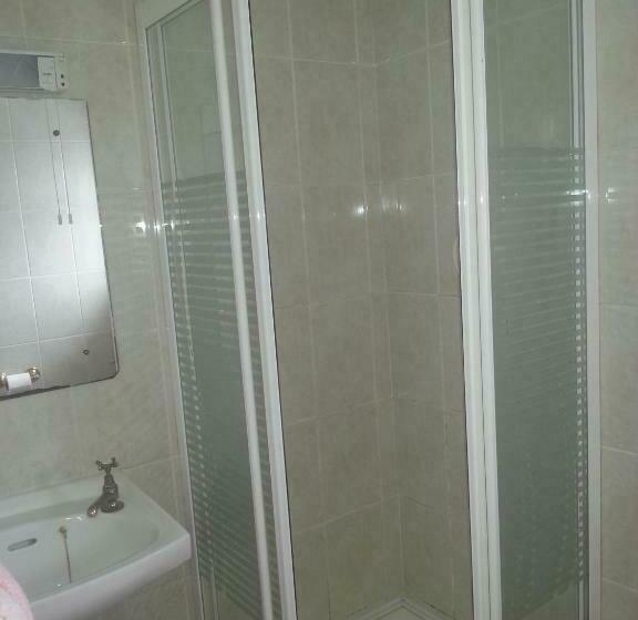 غرفة قياسية ثلاثية, Aran View   Radharc Arainn B&b