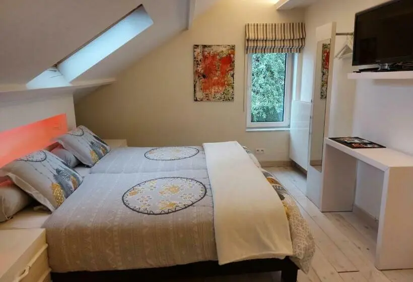 Camera Standard Letto King, A L Inattendue