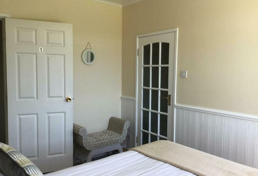 غرفة قياسية مطلّة علي البحر, Aran Lodge