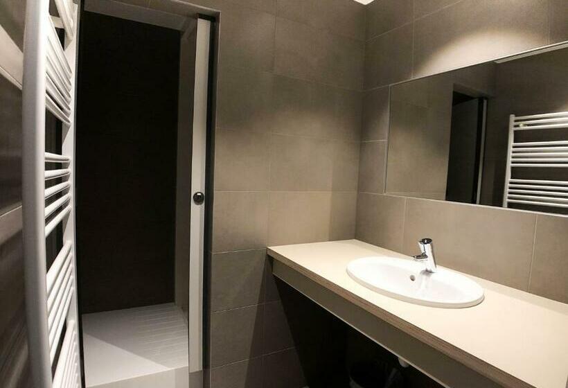 四人标准间, Generation Europe Youth Hostel