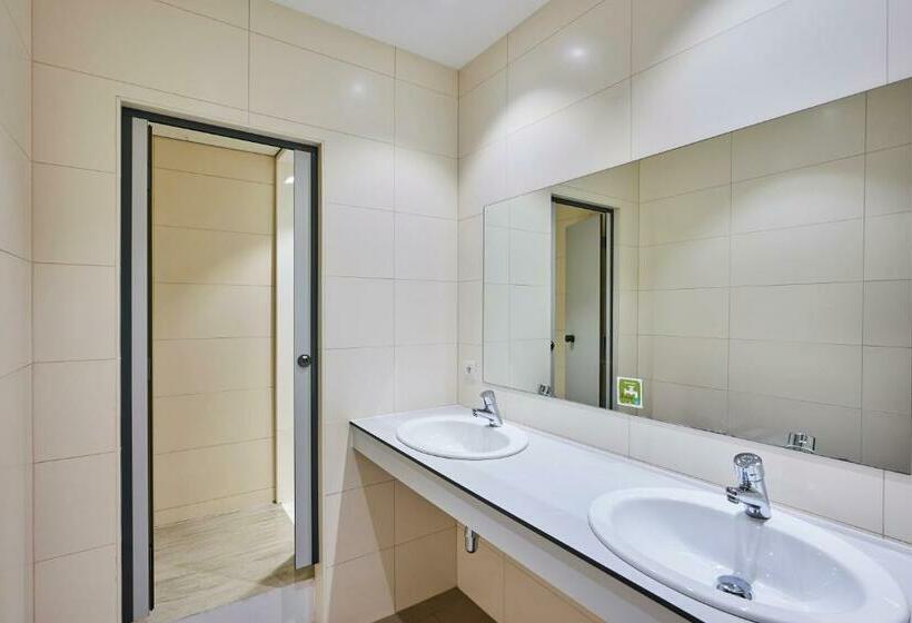 四人标准间, Generation Europe Youth Hostel