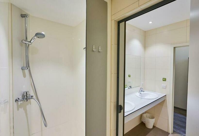 四人标准间, Generation Europe Youth Hostel