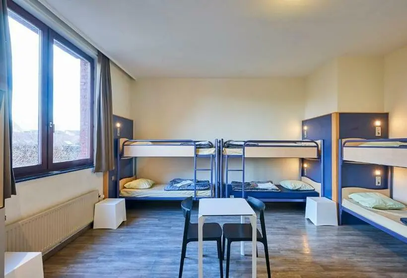 اتاق استاندارد چهار تخته, Generation Europe Youth Hostel