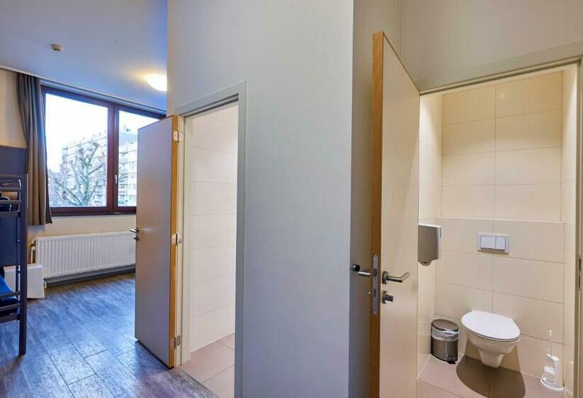 四人标准间, Generation Europe Youth Hostel