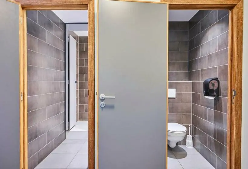 اتاق استاندارد چهار تخته, Generation Europe Youth Hostel
