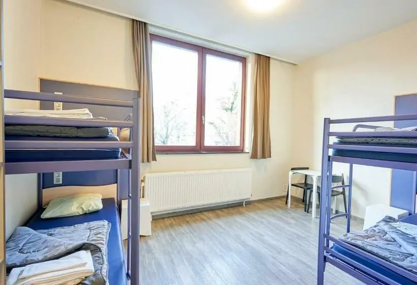 اتاق استاندارد چهار تخته, Generation Europe Youth Hostel