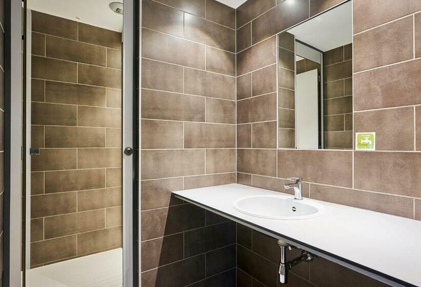 标准间, Generation Europe Youth Hostel