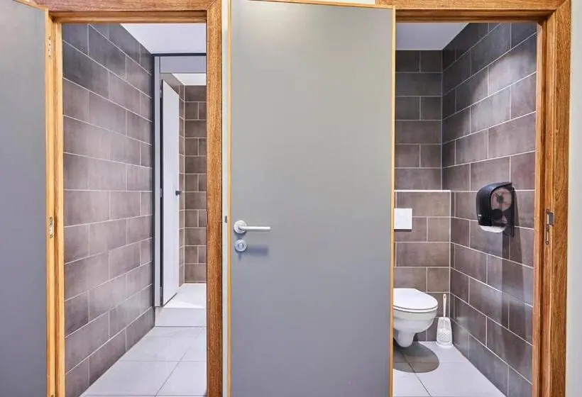 اتاق اکونومی, Generation Europe Youth Hostel