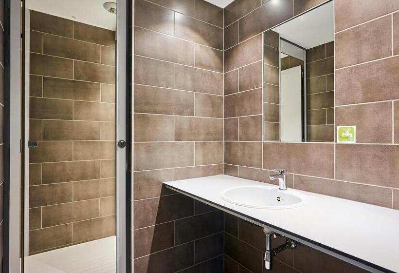 家庭间, Generation Europe Youth Hostel