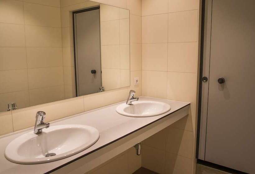 四人标准间, Generation Europe Youth Hostel