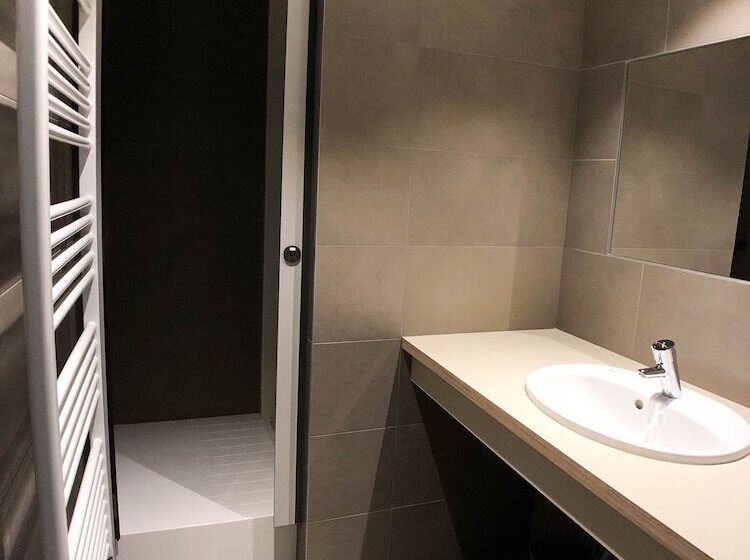 四人标准间, Generation Europe Youth Hostel