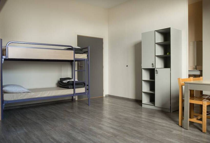 四人标准间, Generation Europe Youth Hostel