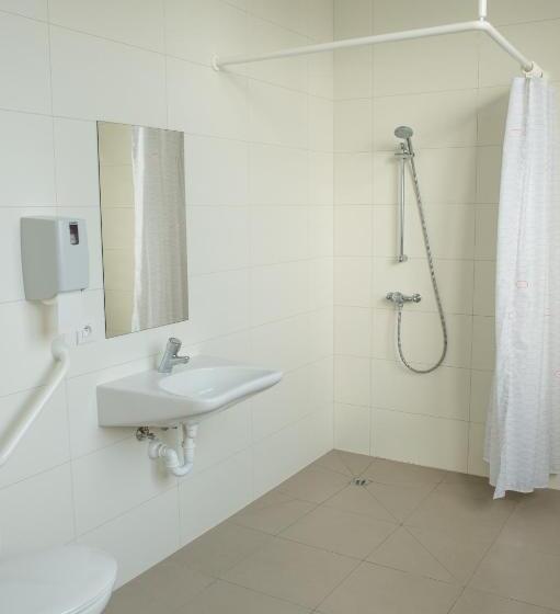 家庭间, Generation Europe Youth Hostel