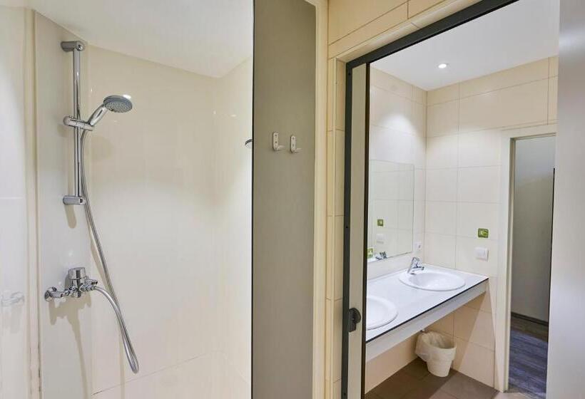 共用房间的床, Generation Europe Youth Hostel