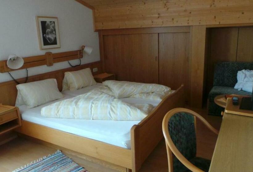 غرفة قياسية مزوَّدة بشُرفة, Hörlgut