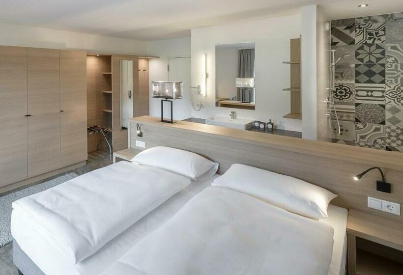 غرفة قياسية ثلاثية, Matteo