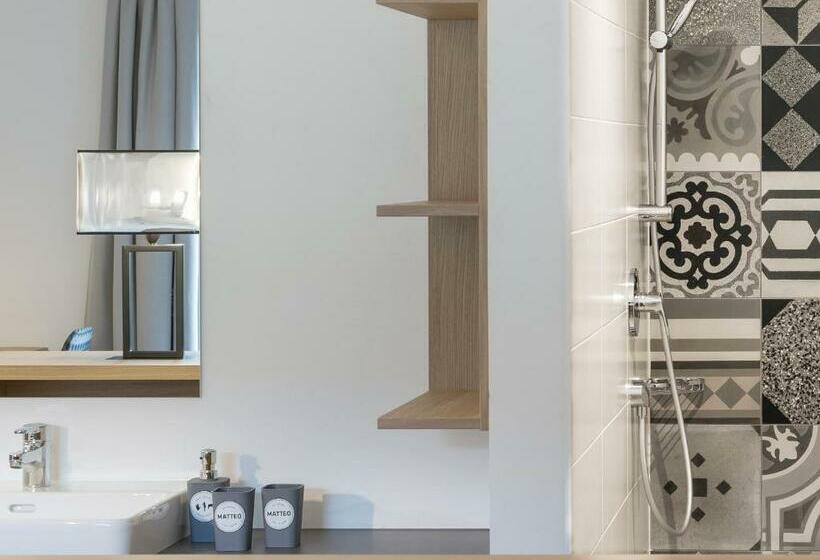 غرفة قياسية ثلاثية, Matteo