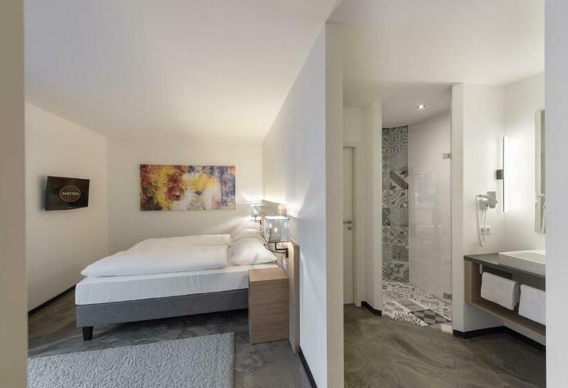 غرفة عائلية, Matteo