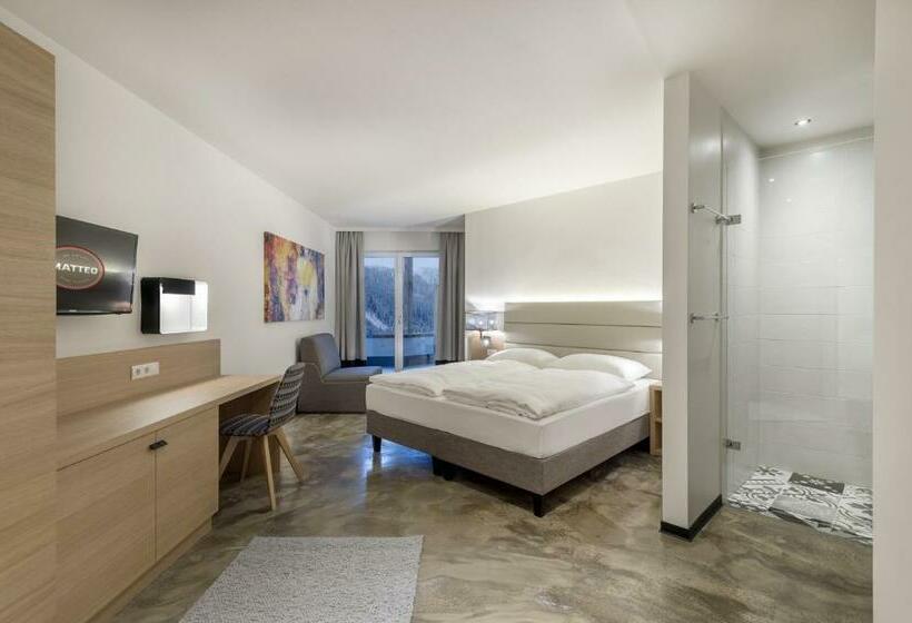 غرفة قياسية ثلاثية, Matteo