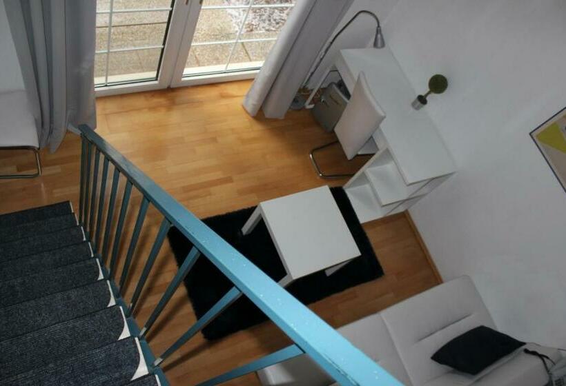 스탠다드 스튜디오 (테라스구비), Michael