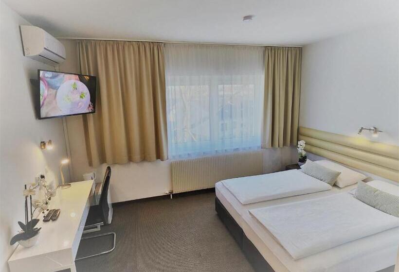 스탠다드 룸, Michael