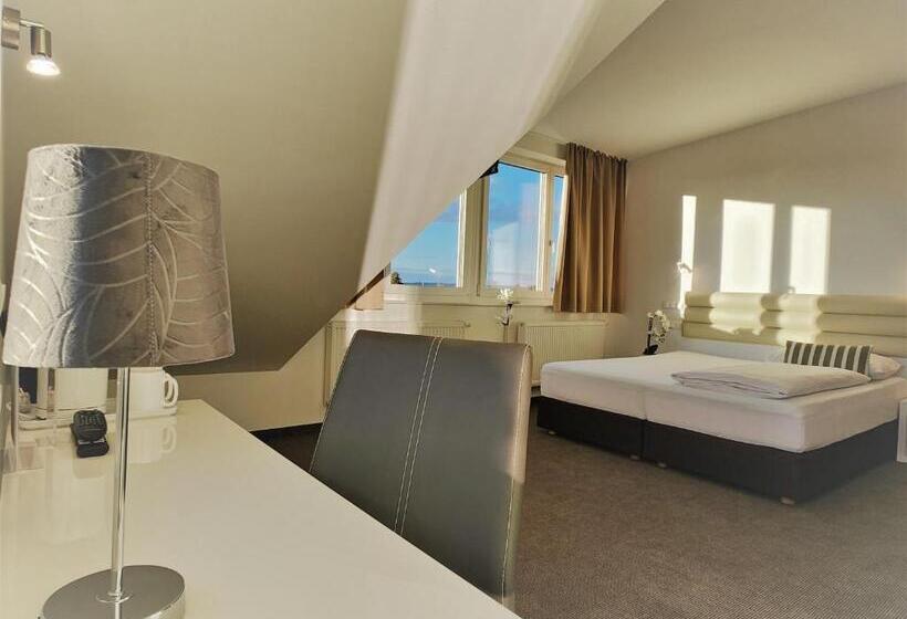 스탠다드 룸, Michael