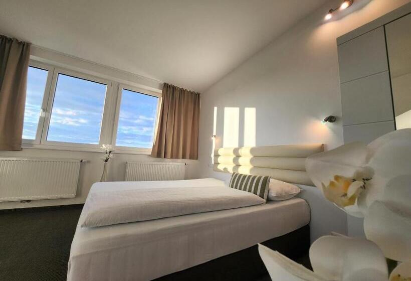 스탠다드 룸, Michael