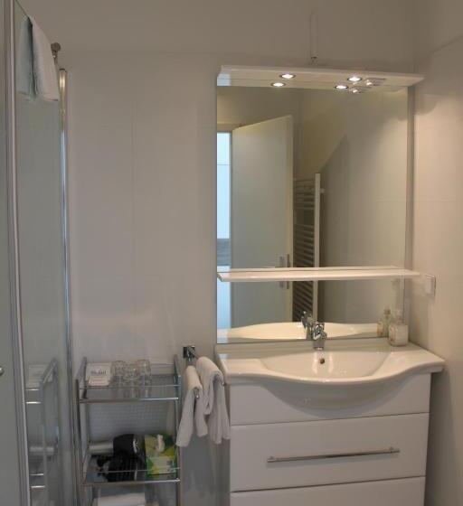 패밀리 룸, Michael