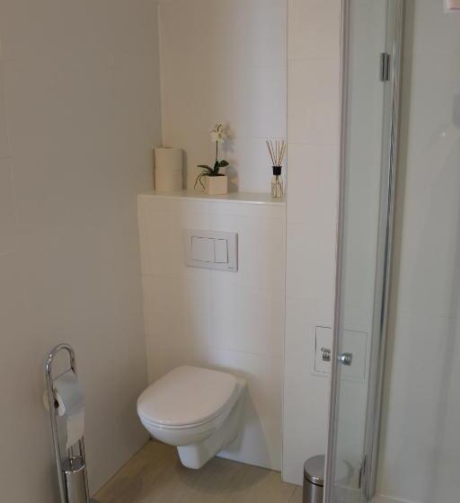 패밀리 룸, Michael