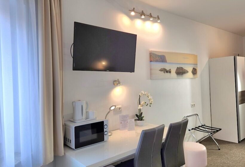 스탠다드 트리플 룸, Michael