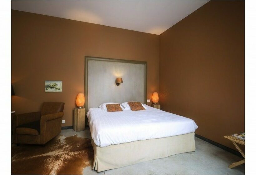 غرفة قياسية, Restaurant Vous Lé Vous