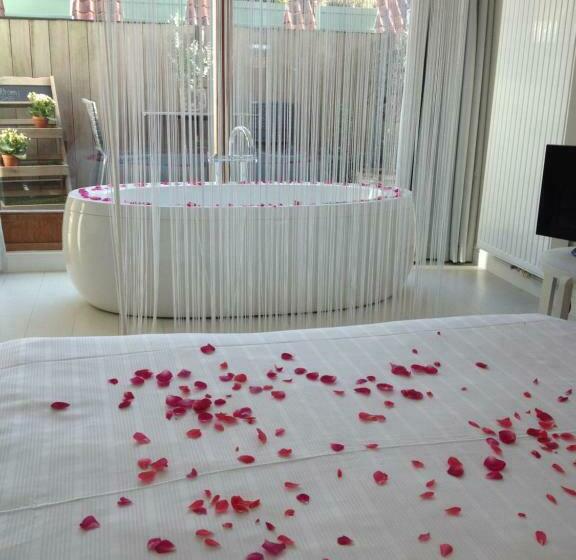 جناح جونيور, Restaurant Vous Lé Vous