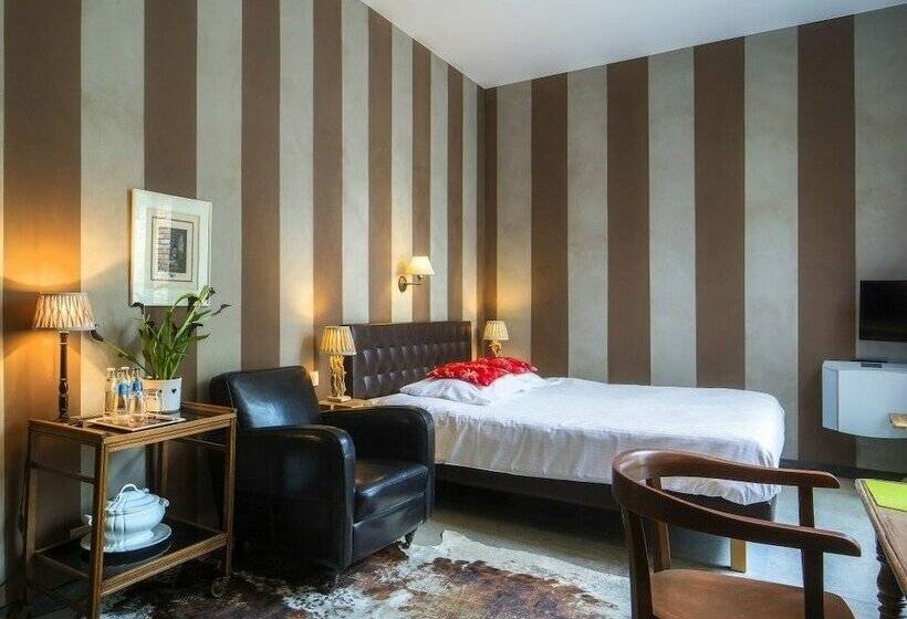 غرفة قياسية, Restaurant Vous Lé Vous