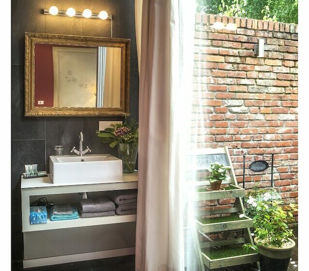 غرفة قياسية, Restaurant Vous Lé Vous