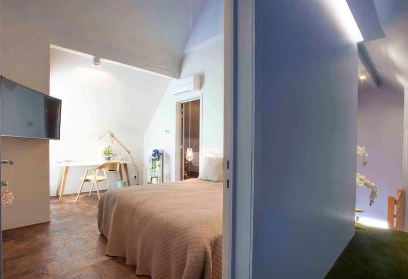 غرفة عائلية, Restaurant Vous Lé Vous