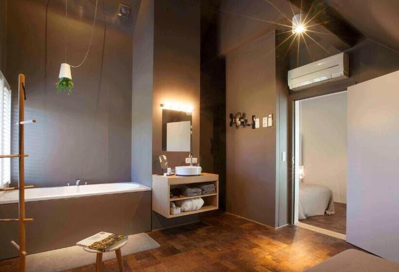 غرفة عائلية, Restaurant Vous Lé Vous