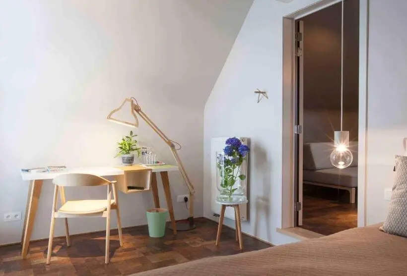 Family Room, Restaurant Vous Lé Vous