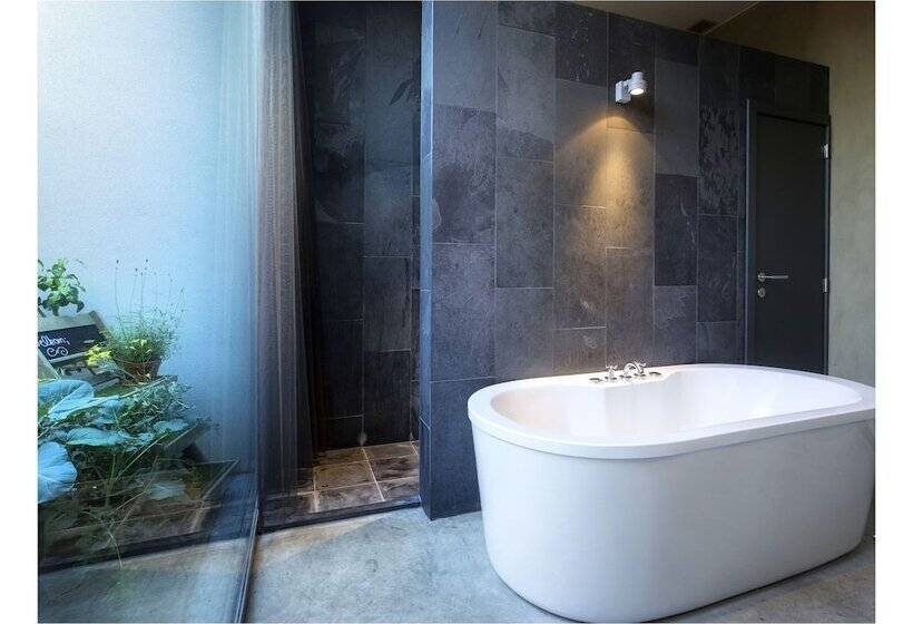 غرفة قياسية, Restaurant Vous Lé Vous