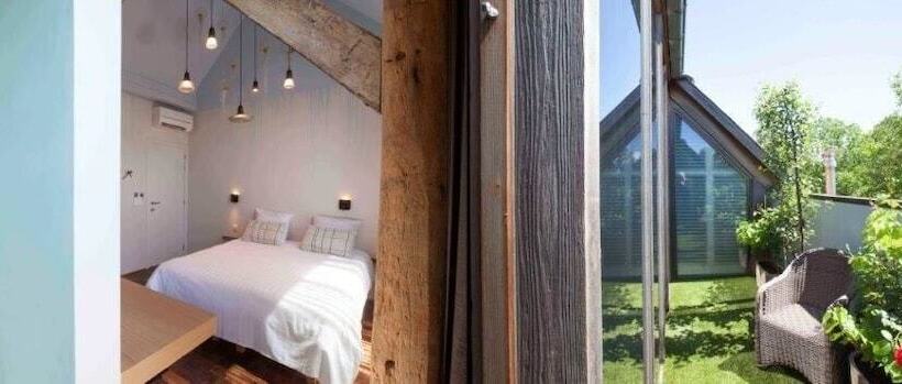 غرفة قياسية, Restaurant Vous Lé Vous