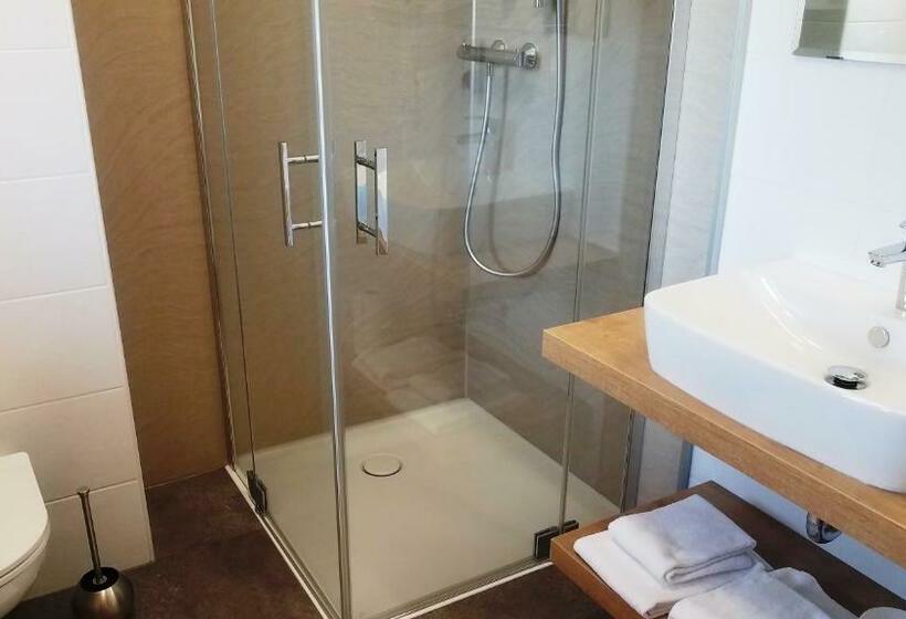 标准三人间, Tscheppe Lang Gasthof