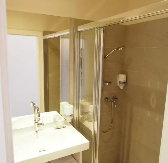 Standard Yhden Hengen Huone, Stadthotel Zur Goldenen Krone