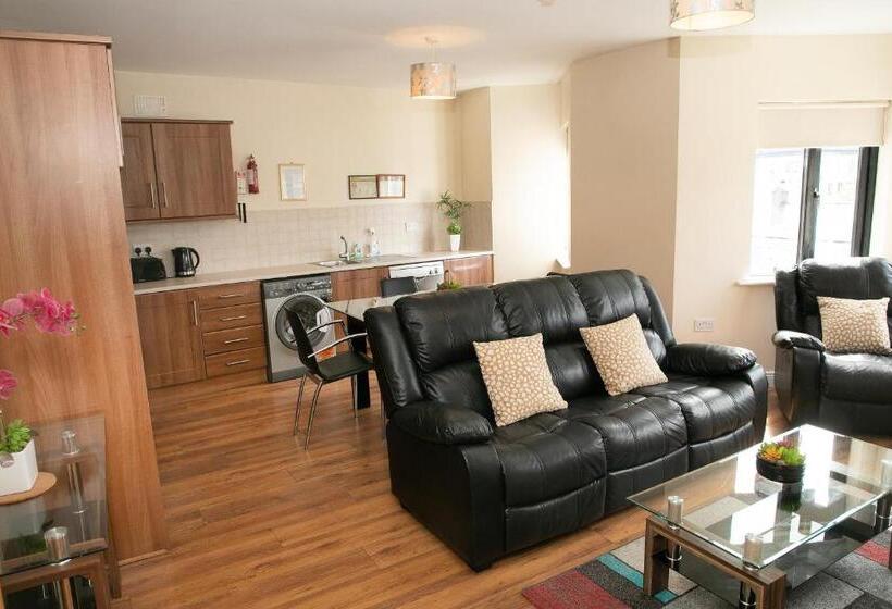 דירת שלושה חדרים, Arch House B&b & Apartments