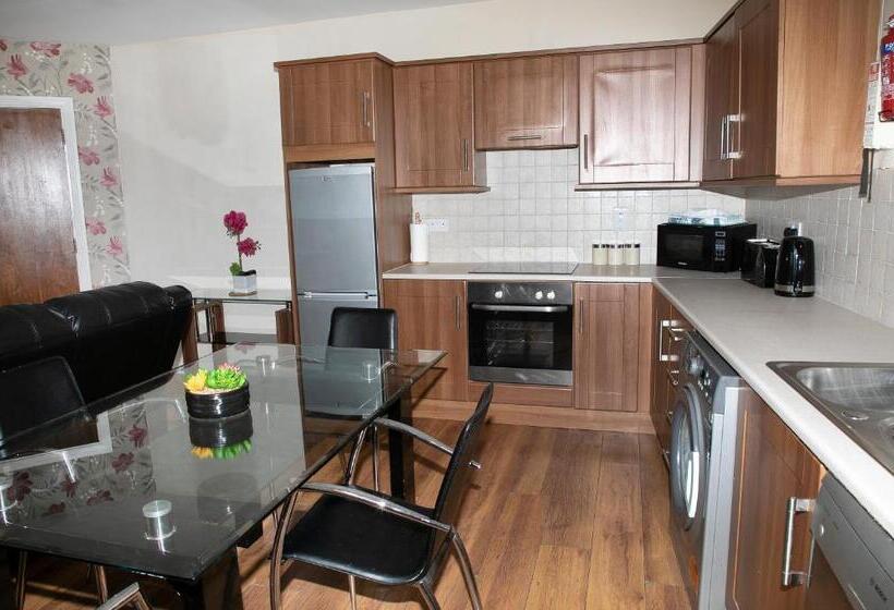 Апартаменты 3 Спальни, Arch House B&b & Apartments