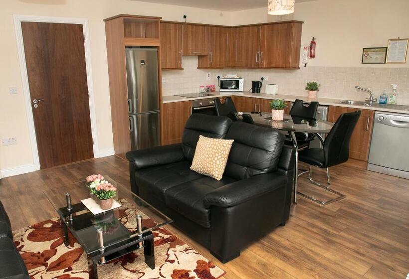 דירת שלושה חדרים, Arch House B&b & Apartments