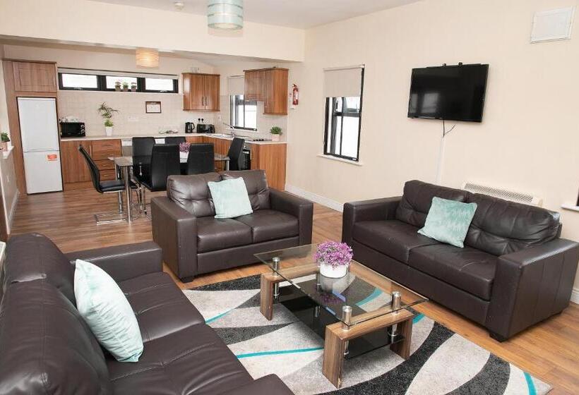 דירת שלושה חדרים, Arch House B&b & Apartments