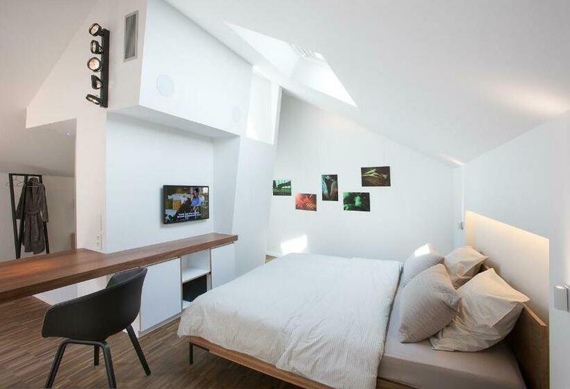 디럭스 스위트, B&b Snooz Inn