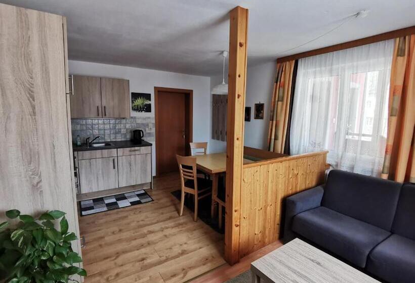 1 Sovrums Lägenhet, Haus Höll Herta